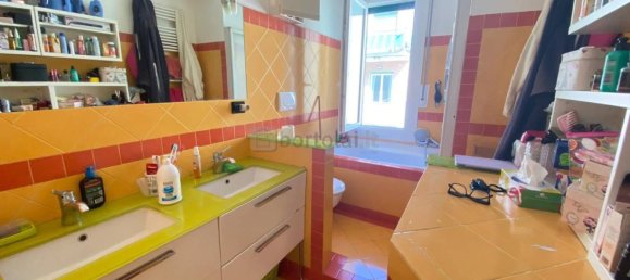 2 Schlafzimmer Wohnung in Genoa, Italy, Nr. 350015 9