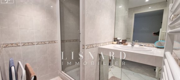 Квартира с 2 спальнями в Валлорис, Франция № 296201 6