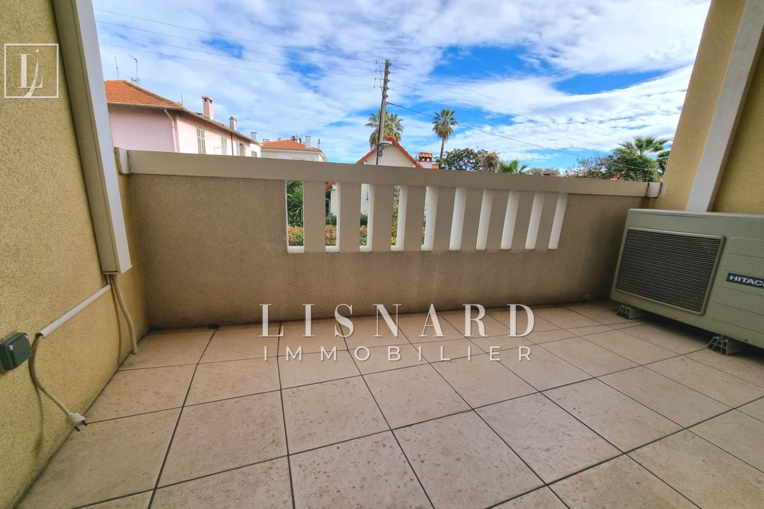 Квартира с 2 спальнями в Валлорис, Франция № 296201