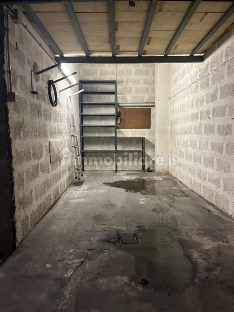 13m² Garage in Rome, Italy No. 333836