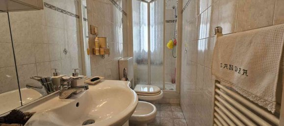 6 rooms Apartment in Genoa, Italy No. 32688 32