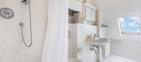 4غرفة منزل ذو طابقين في Dusseldorf, Germany رقم 33378 14