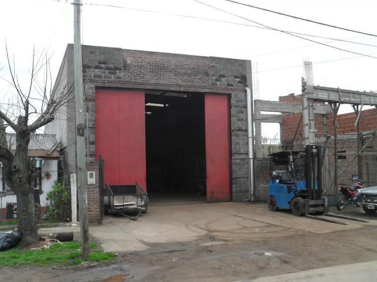  Commercial property in Almirante Brown, Argentina No. 109393