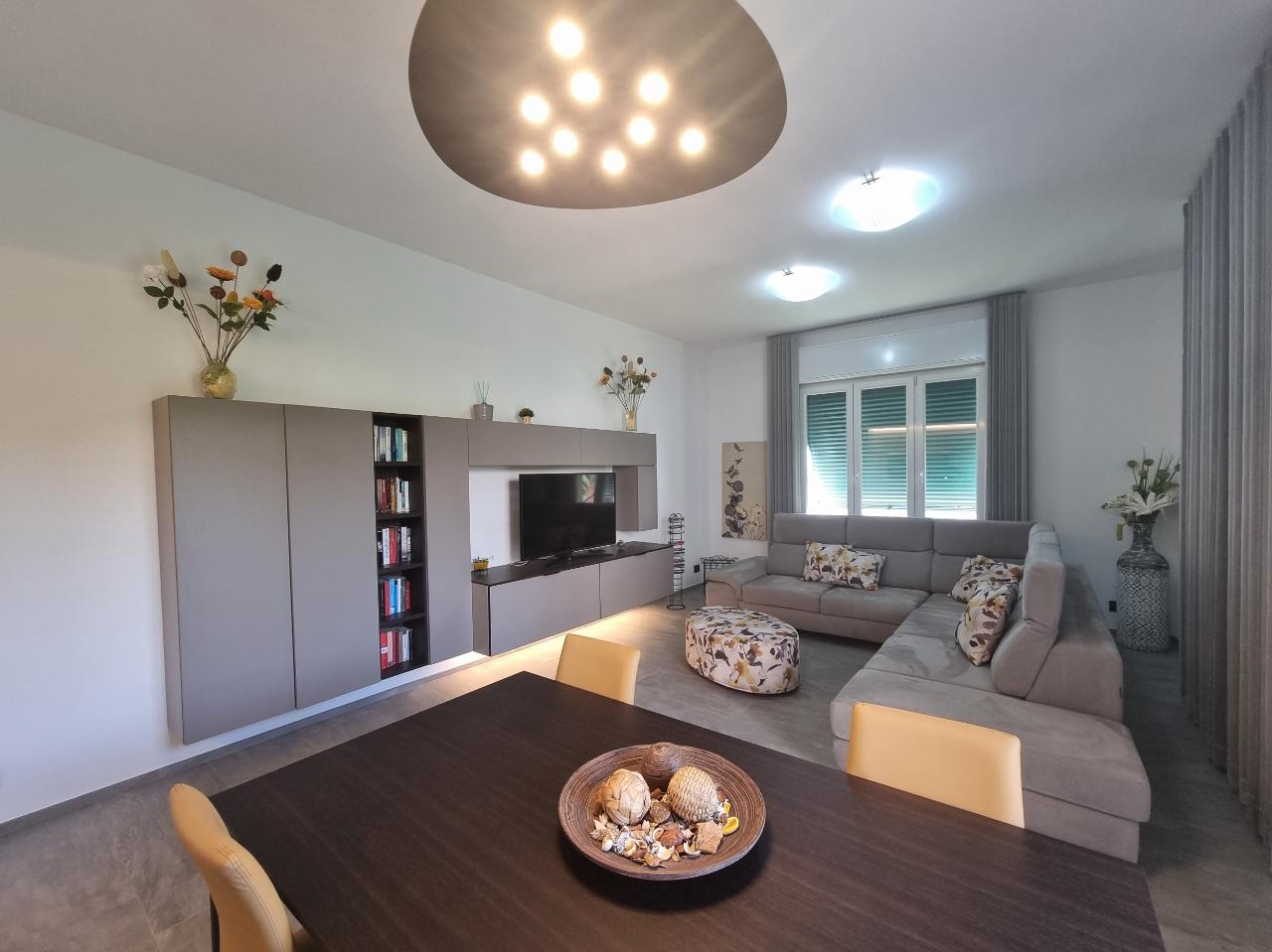 Apartamento de 6 habitaciónes en Genoa, Italy No. 114363