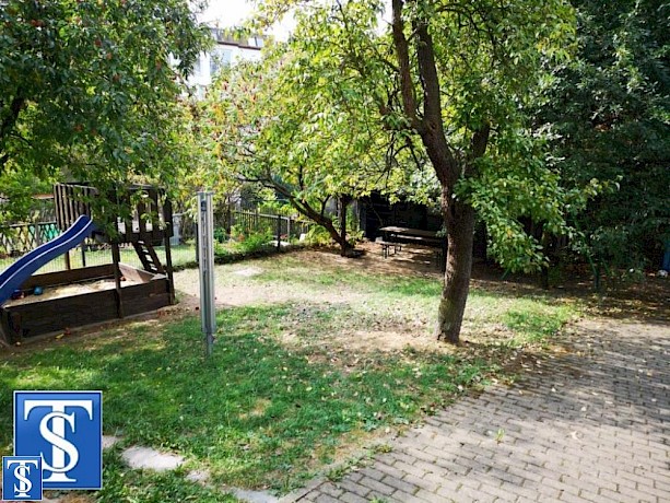 Здание с 15 комнатами в Plauen, Германия № 70187