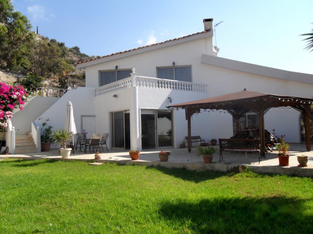 4 bedrooms Villa in Limassol, Cyprus No. 12717