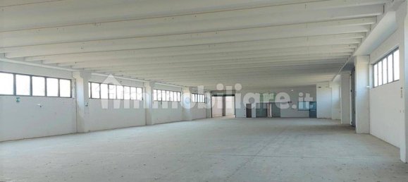 مستودع في Cavour, Italy 2000متر مربع رقم 317320 20