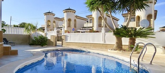 3 bedrooms Villa in Villamartin, Spain No. 287472 3