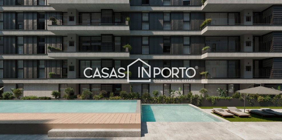 3 bedrooms Apartment in Porto, Portugal No. 179036