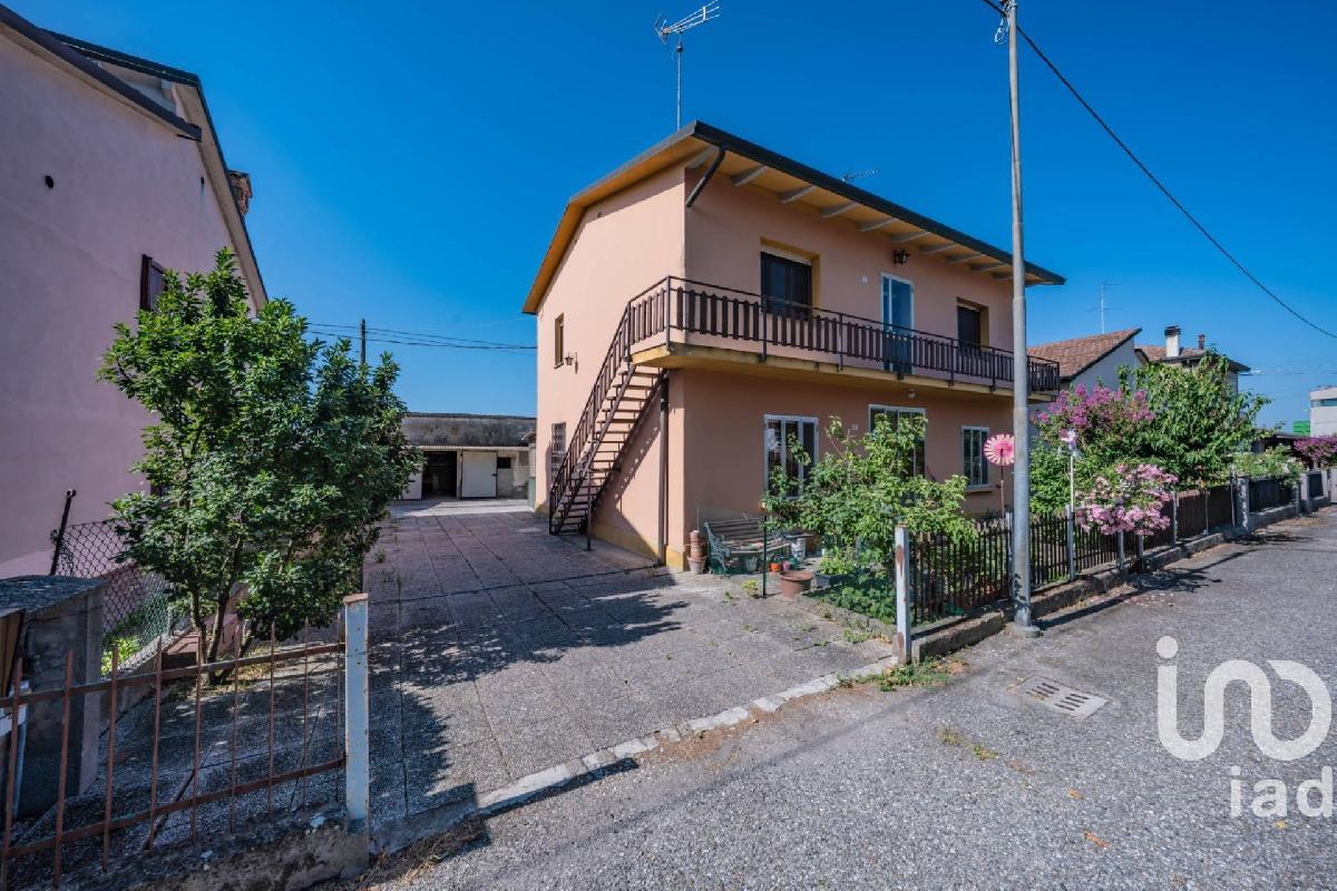 Villa T4 em Argenta, Italy N.º 260456