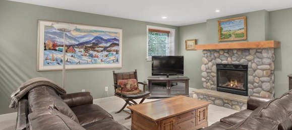 5 bedrooms House in British Columbia, Canada No. 197 2