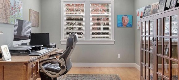 5 bedrooms House in British Columbia, Canada No. 197 3