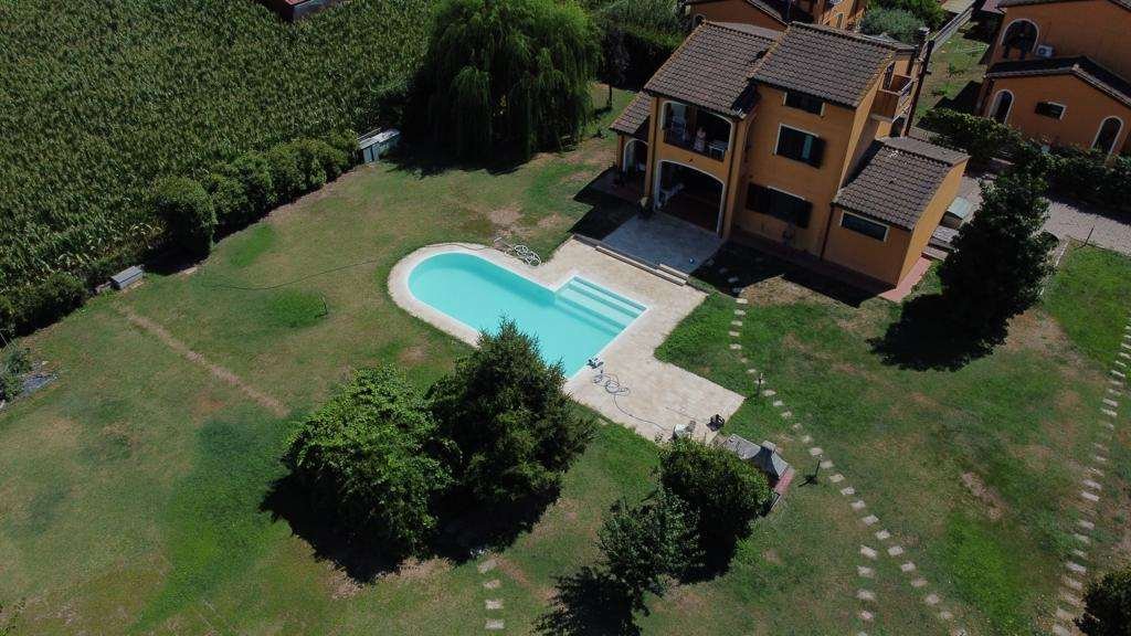 4 bedrooms Villa in Capannori, Italy No. 314406