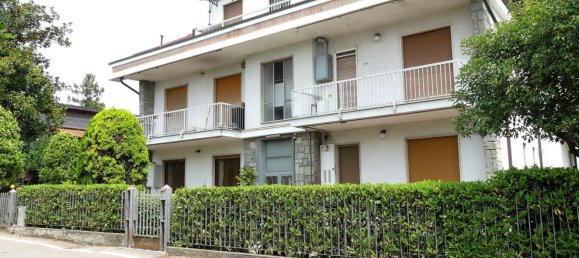 Studio in Pino Torinese, Italy No. 281183 16
