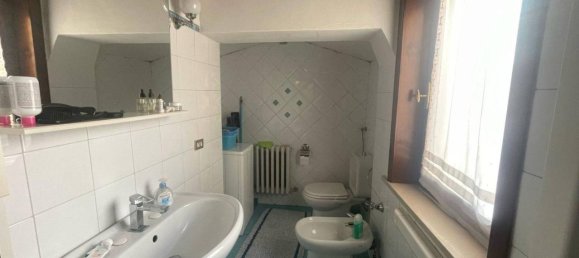 2-salle Appartement à Modena, Italy No. 37031 40