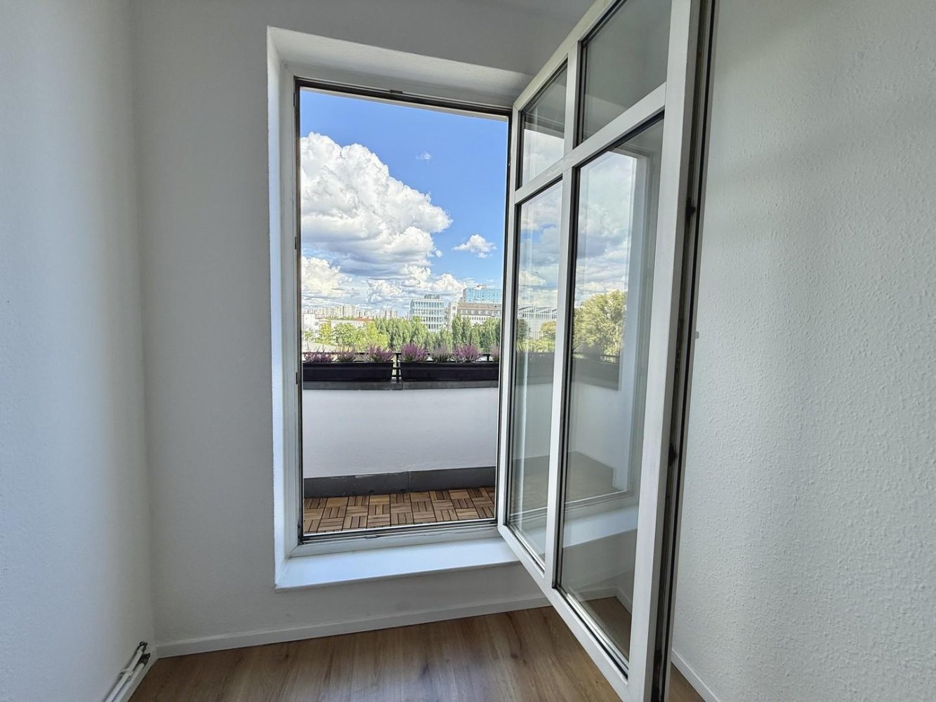 4 bedrooms Apartment in Neukolln, Germany No. 339528