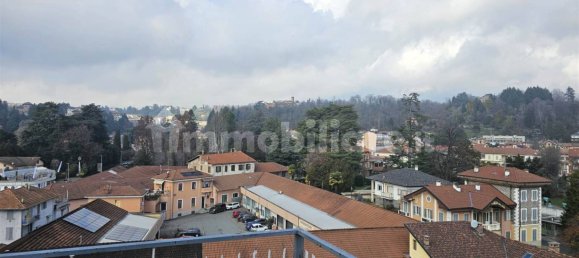 Apartamento de 3 dormitorios en Biella, Italy No. 81468 9