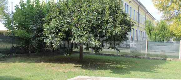 2 bedrooms Villa in Stienta, Italy No. 351120 4