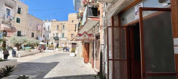 Квартира с 3 комнатами в Бари, Италия № 107366 2