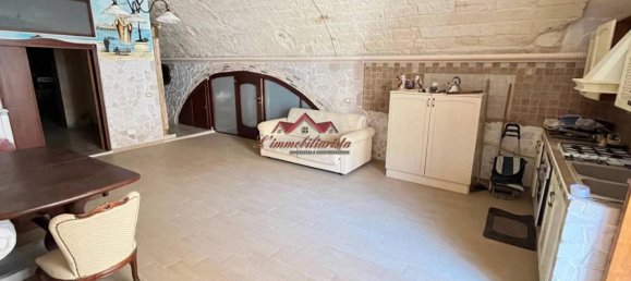 Квартира с 3 комнатами в Бари, Италия № 107366 6