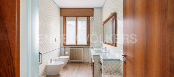 Вилла с 4 спальнями в Испра, Италия № 310012 21