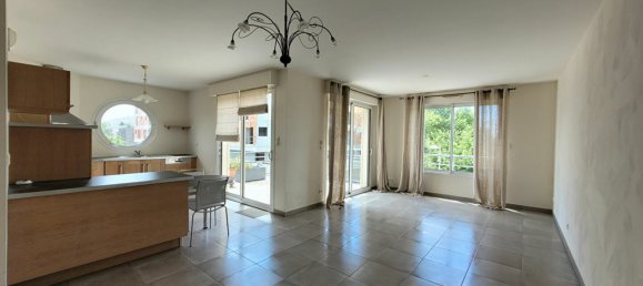 2 bedrooms Apartment in La Rochelle, France No. 110460 3