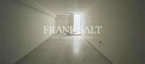 100m² Office in Pieta, Malta No. 13372 3