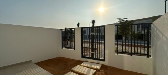 Adosado de 2 dormitorios en Mina Al Arab, UAE No. 107052 4