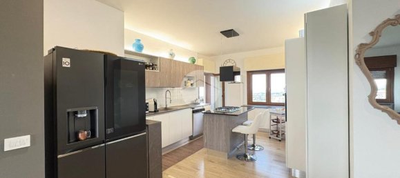 3 Schlafzimmer Wohnung in Rome, Italy, Nr. 371424 9