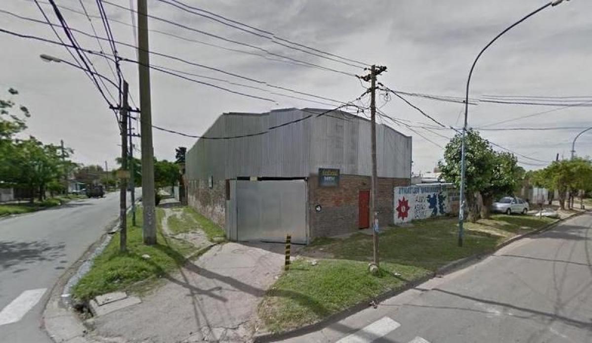 420m² Commercial property in Lanus, Argentina No. 26216