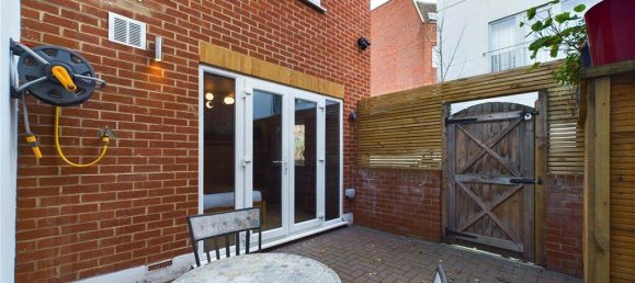 1 bedroom House in London, United Kingdom No. 7686 5