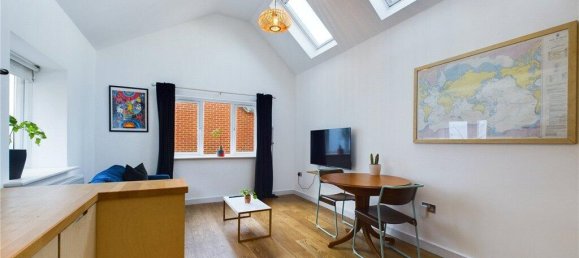 1 bedroom House in London, United Kingdom No. 7686 7