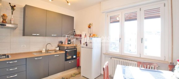 3 rooms Apartment in Novara, Italy No. 38912 3