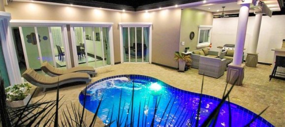 6 bedrooms House for sale in Pattaya, Chonburi, Eastern Thailand, Thailand № 141926 3