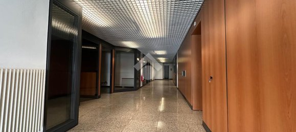Oficina en Udine, Italy 475 m² No. 347443 6