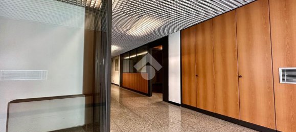 Oficina en Udine, Italy 475 m² No. 347443 9