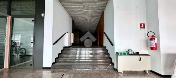 Oficina en Udine, Italy 475 m² No. 347443 7