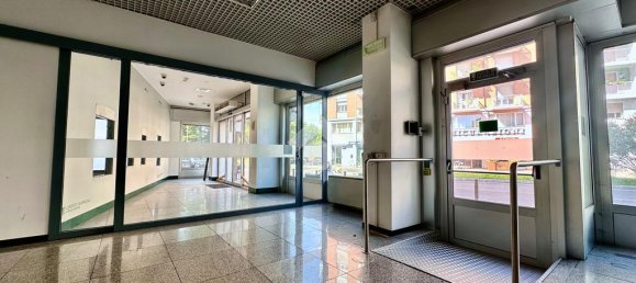 Oficina en Udine, Italy 475 m² No. 347443 5