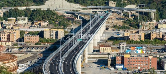 Entrepôt à Genoa, Italy 335m² No. 342959 18