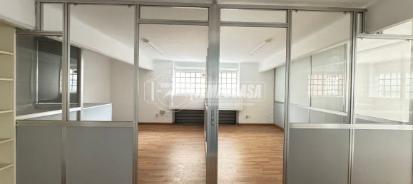 Entrepôt à Genoa, Italy 335m² No. 342959 3