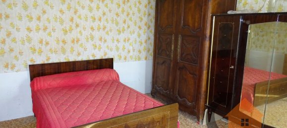 2 bedrooms House in Friaize, France No. 93512 3