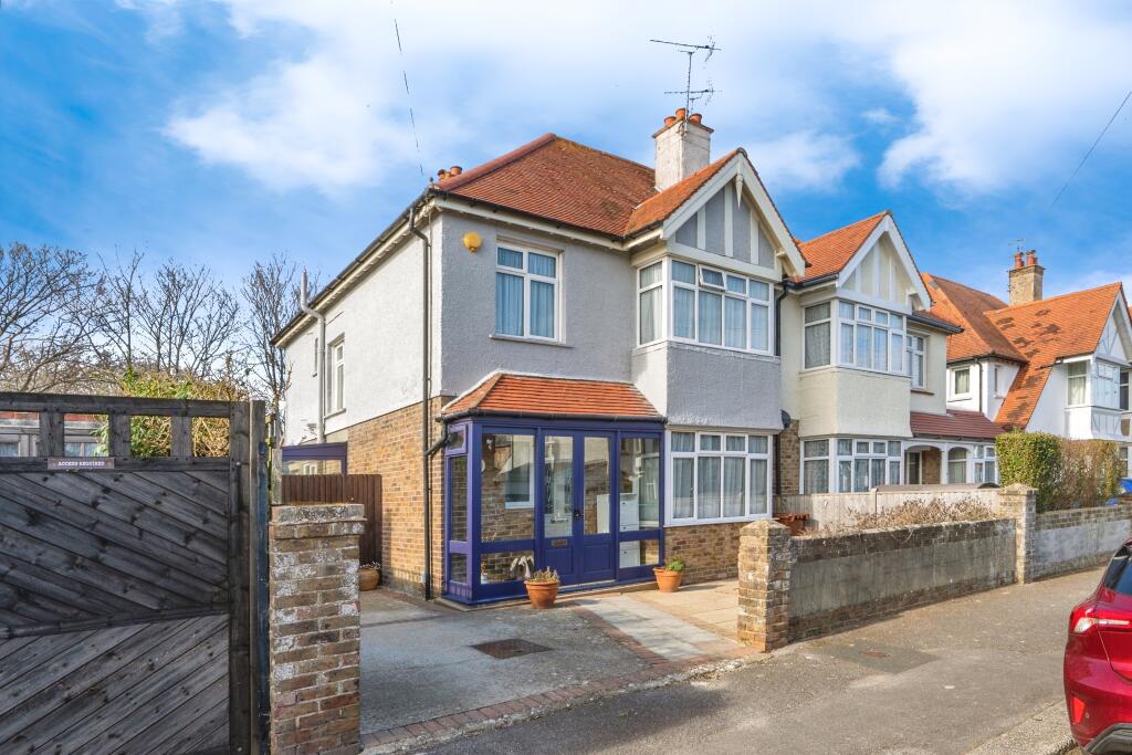 3 bedrooms House in Bognor Regis, United Kingdom No. 10745