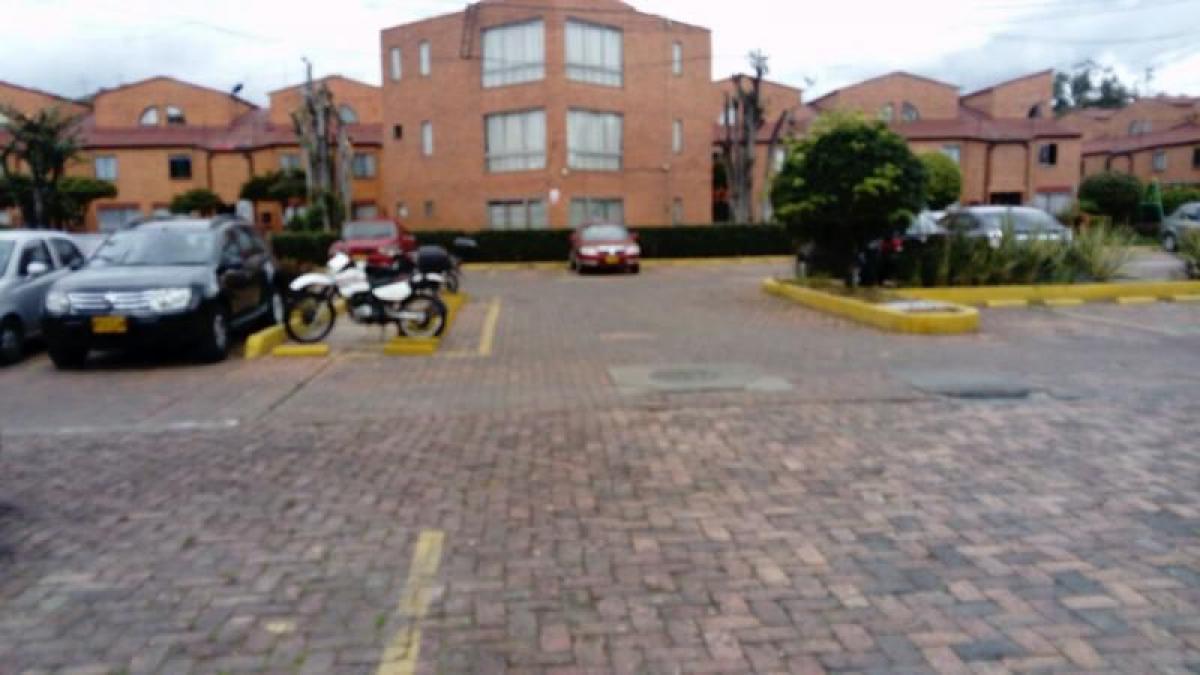 Дом с 3 спальнями в Богота, Колумбия № 12777