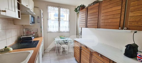 3 bedrooms Apartment in Chatou, France No. 163138 7