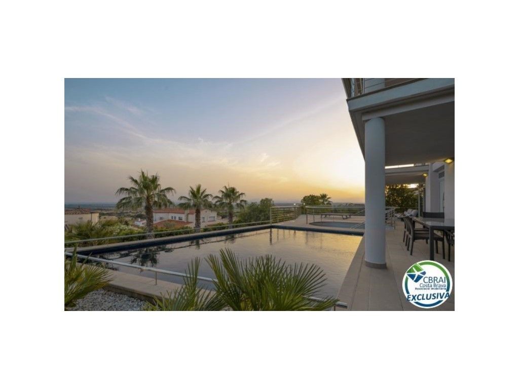 Дом с 3 спальнями в Палау-Савердера, Испания № 198950