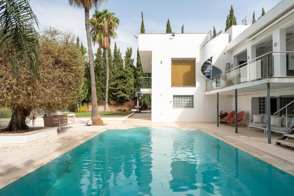 Villa de 5 dormitorios en Marbella, Spain No. 194827