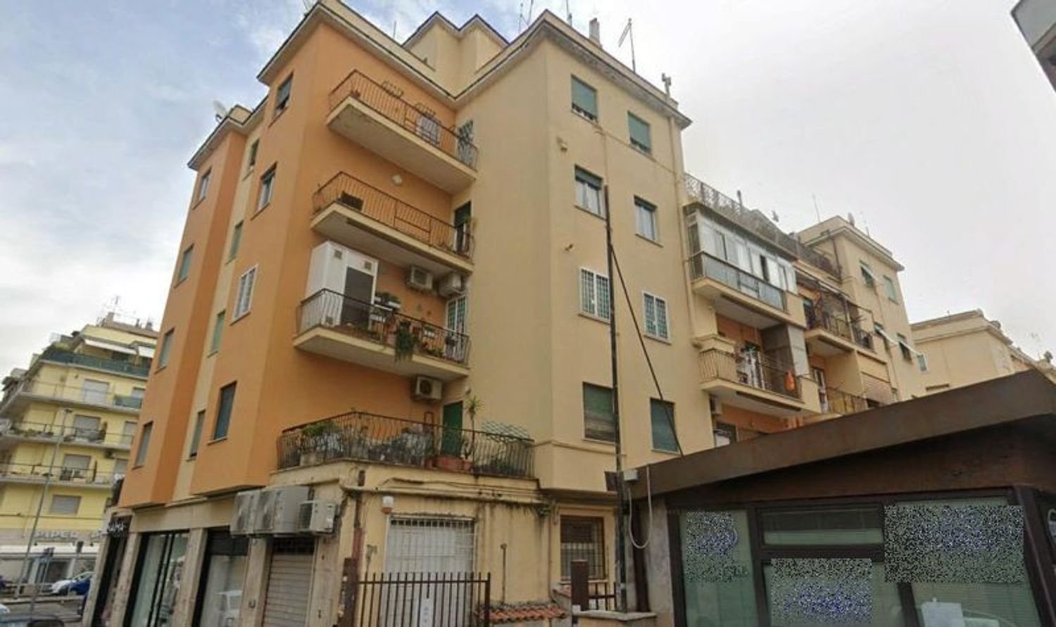 4 bedrooms Apartment in Rome, Italy No. 339445