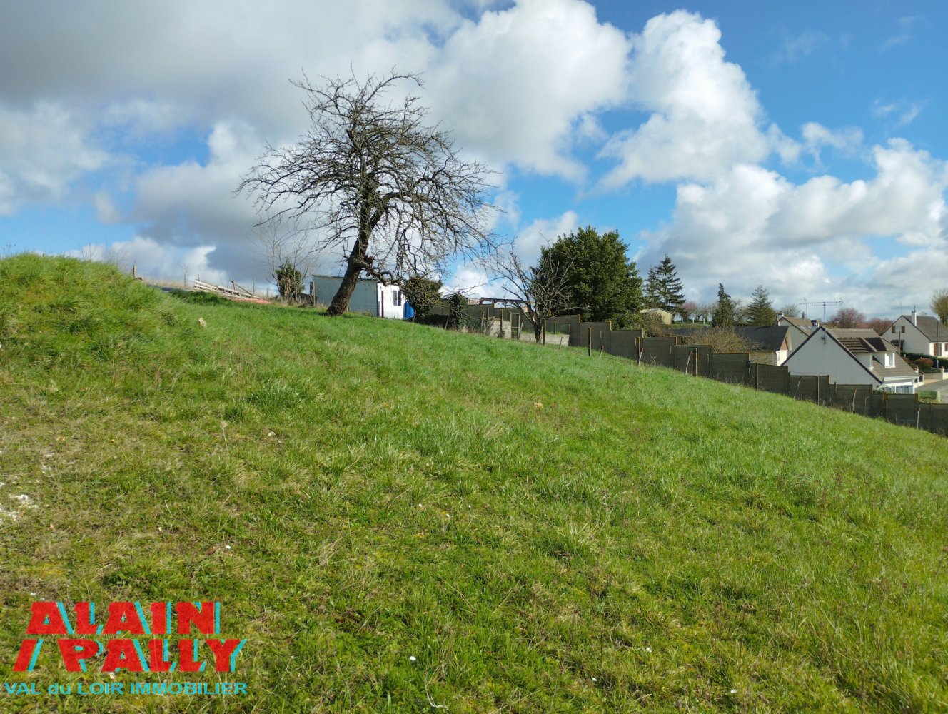 Terreno en La Chapelle-du-Noyer, France No. 72262