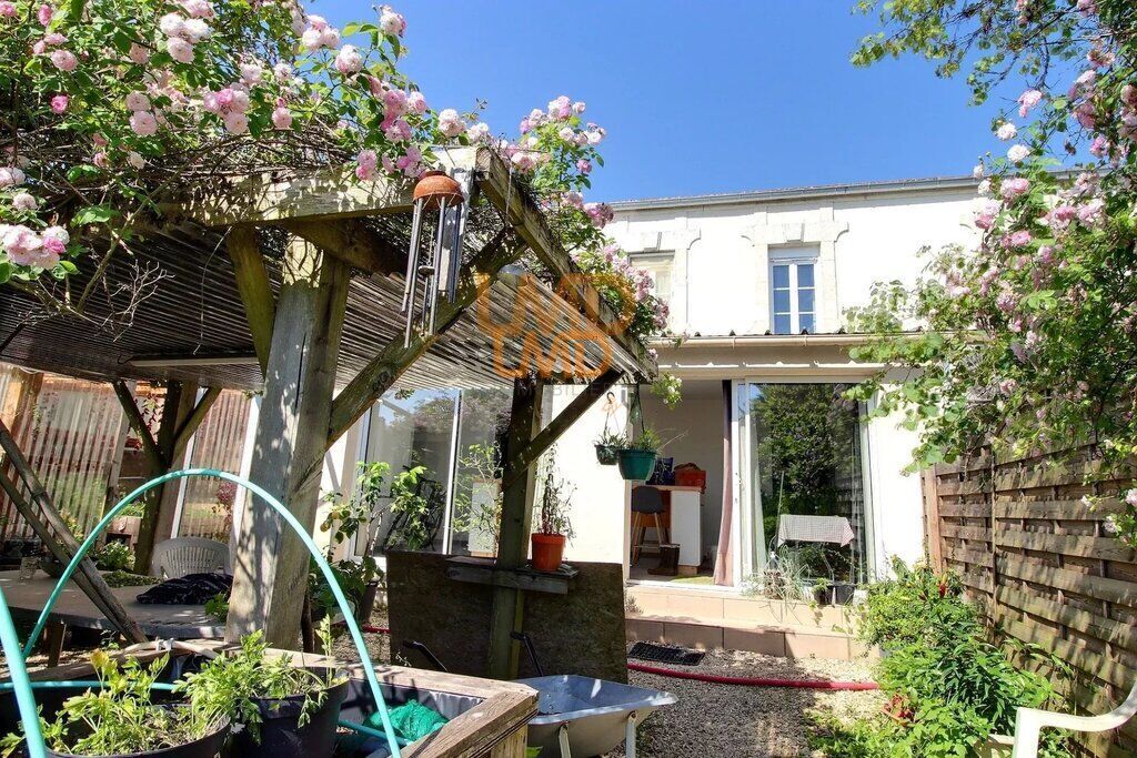 5 chambres Maison à Jonzac, France No. 325506