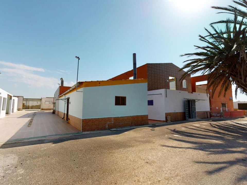 Villa de 5 dormitorios en Albatera, Spain No. 185136